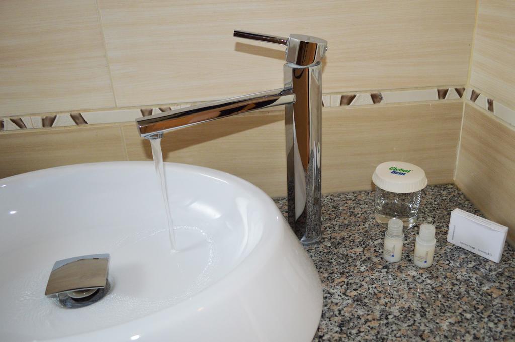 Select City Center Hotel Tiranë Bilik gambar