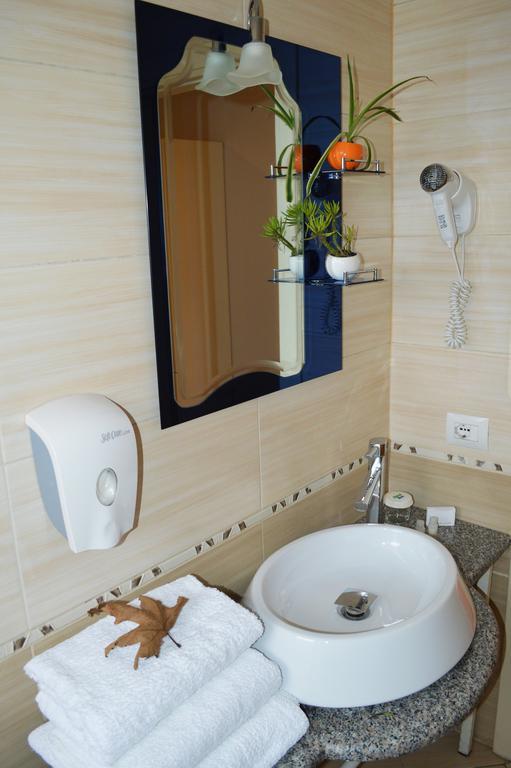 Select City Center Hotel Tiranë Bilik gambar
